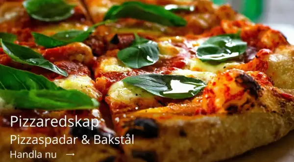 En perfekt pizza i pizzaugn, redo att avnjutas. Upptäck recept och tillbehör för din hemmagjorda pizza.